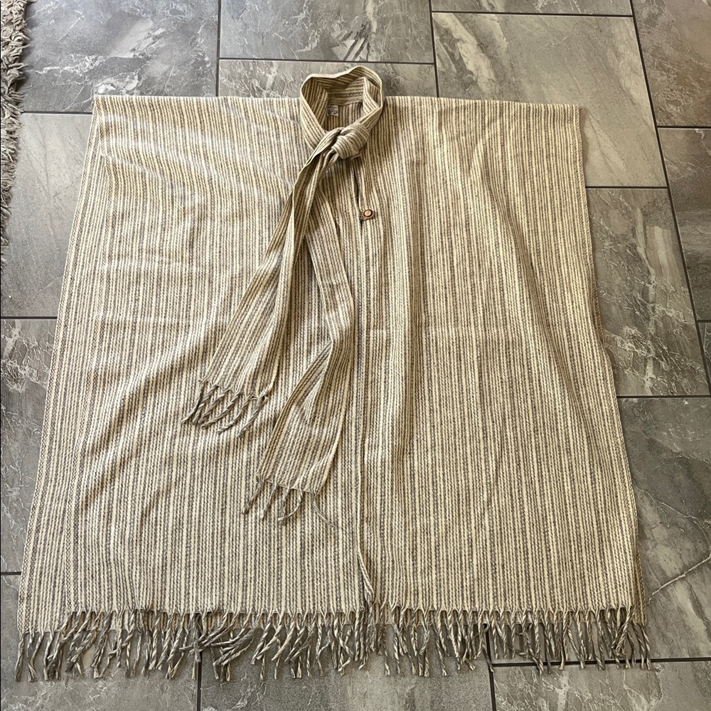 🤍 Artesanias Mickey Vintage Wool Cape Massive Fringe Cream Grey Striped